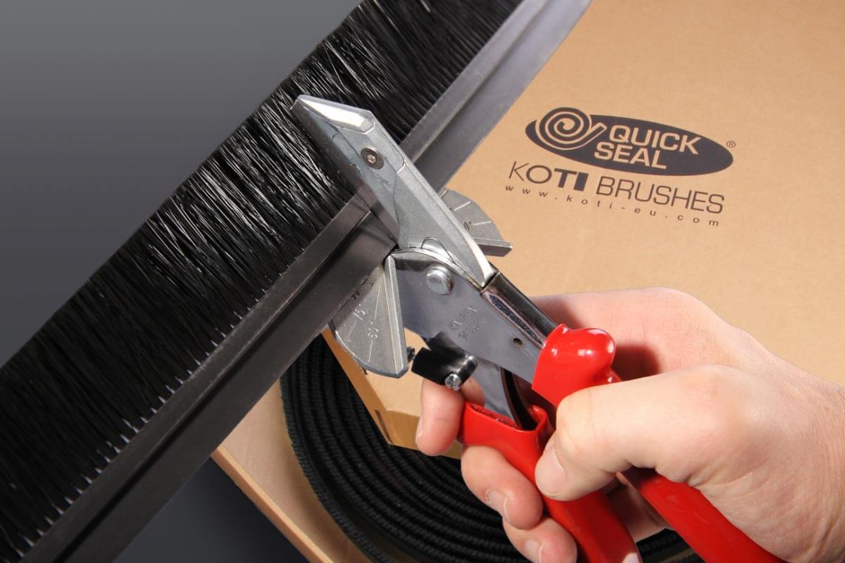Quick Seal brush strip and sealing - KOTI